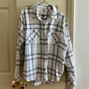 Black and white plaid button-up shirt